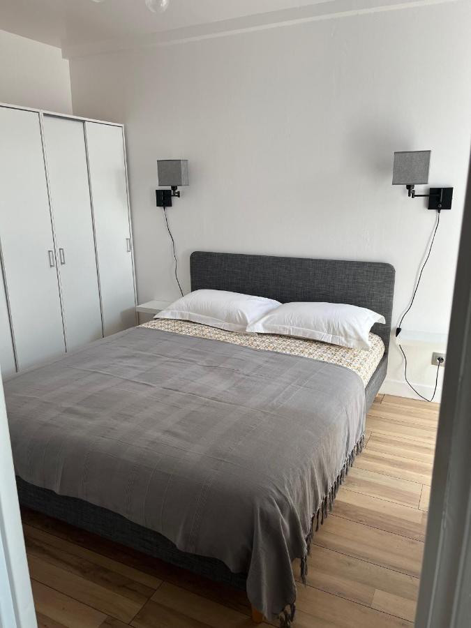 Appartement De La Fontaine A La Tour Du Pin Hyper Centre Parking Prive Zewnętrze zdjęcie