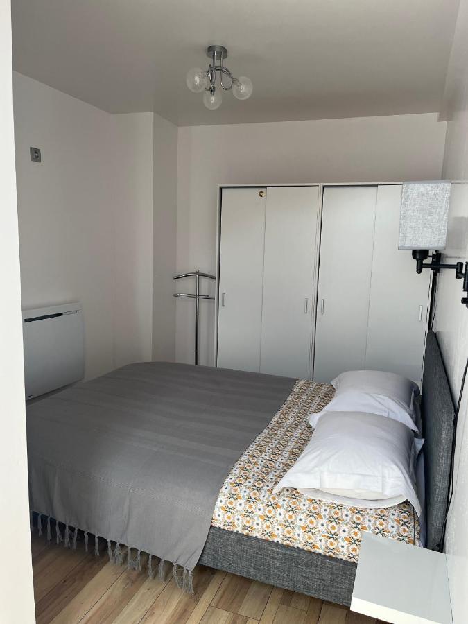 Appartement De La Fontaine A La Tour Du Pin Hyper Centre Parking Prive Zewnętrze zdjęcie