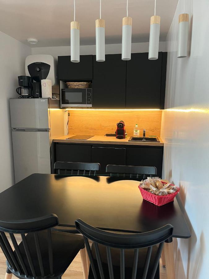 Appartement De La Fontaine A La Tour Du Pin Hyper Centre Parking Prive Zewnętrze zdjęcie